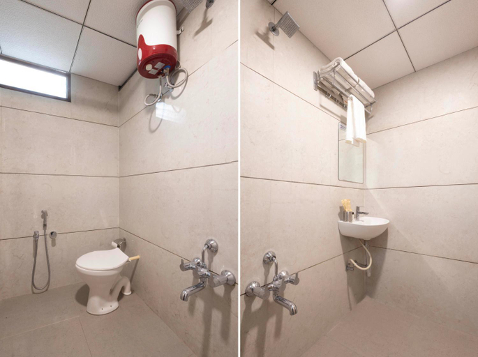Bathroom 4, Treebo Executive Suites, Gandhinagar