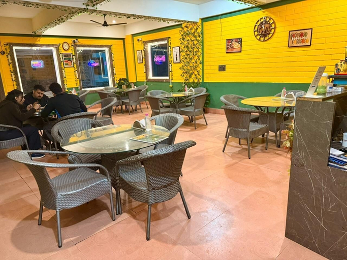 Restaurant 3, Hotel Sacred Roots, Dehradun