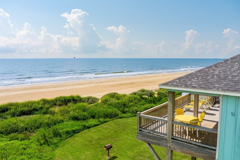 Property grounds 4, 1 Naut On Call 3 Bedroom Home by RedAwning, Galveston