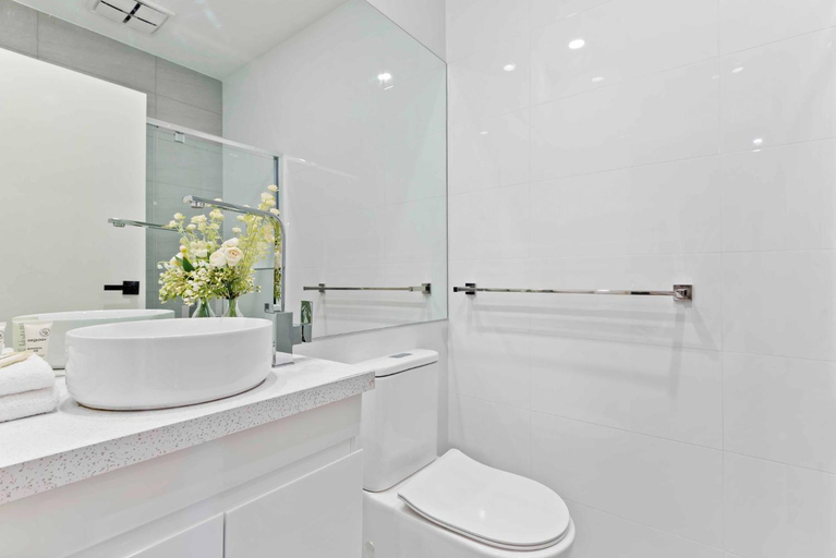 3, Stunning Studio Apartment Near Public Transport, Melbourne