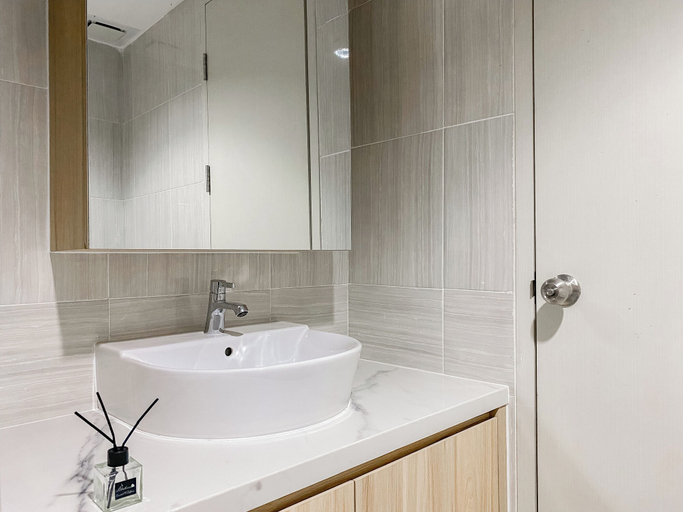 Bathroom 5, Wonderful And Homey Apartment 1Br At Vasanta Innopark, Cikarang