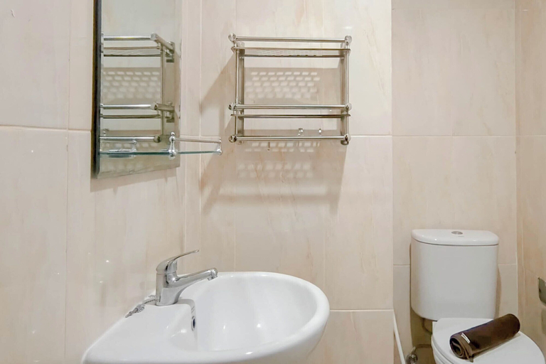 Interior 3, Basic Studio Apartment At Tamansari Skylounge Makassar, Makassar