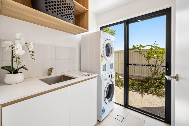 Others 5, Bokarina 3-Bed Stunning Home, Steps from Beach, Caloundra - Kawana