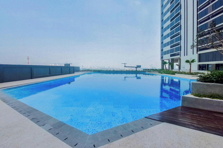 Pool, Basic Brown Accent 1Br Apartment Collins Boulevard, Tangerang