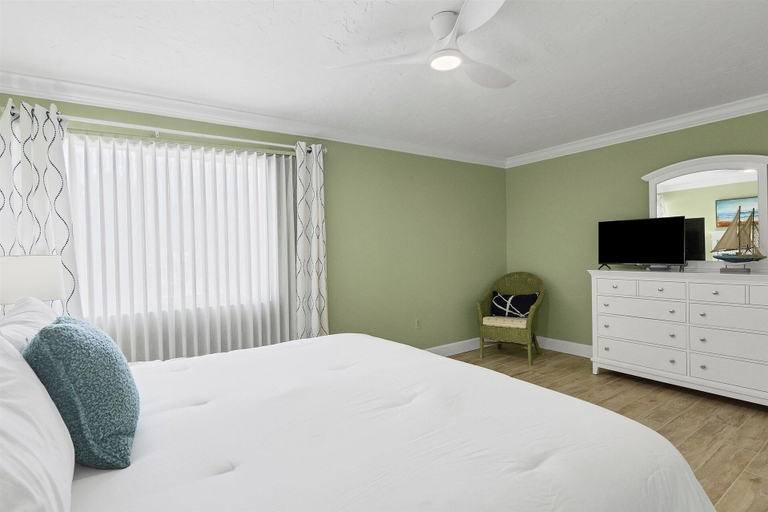 Room 4, Venice Beach 2 Bedroom Condo with Beach Access+Community Pool 2 Condo, Sarasota