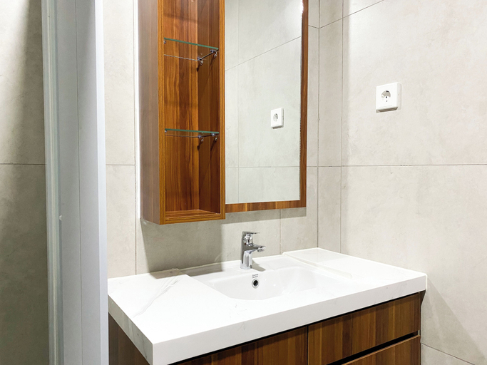 Bathroom 3, Modern Look Studio At Pollux Chadstone Apartment, Cikarang