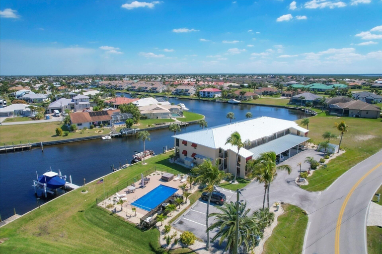 Exterior 5, Punta Gorda 2-Bedroom Canalfront Condo with Dock and Pool 2 Condo, Charlotte