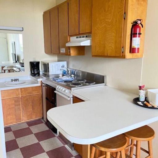 Private kitchen, Breezeway Motel and Resturant, Pender