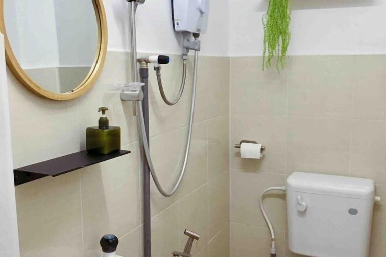 Bathroom, 3 BDR shoplot style homestay Yong Peng three rooms., Batu Pahat