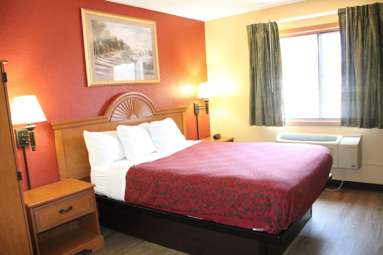 Bedroom 3, The Oasis Hotel & Bar, Sheboygan