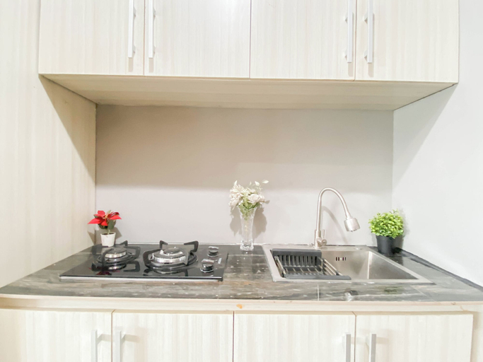 Private kitchen 5, Studio At Apartment Lrt City Sentul - Royal Sentul Park, Bogor