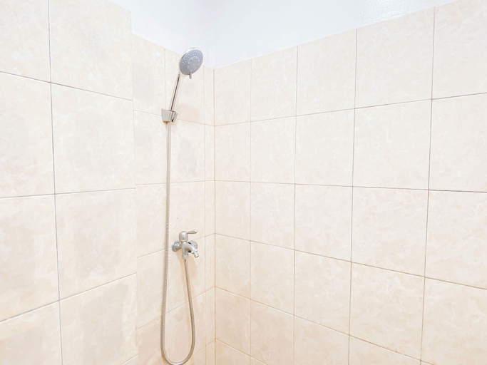 Bathroom, Basic Studio Near Station At Margonda Residence 2 Apartment, Depok