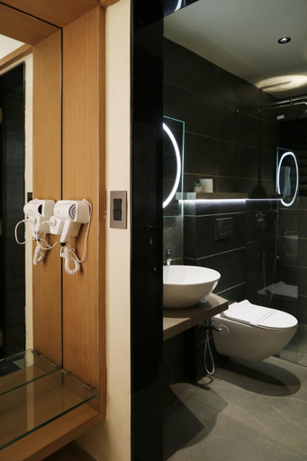 Bathroom 4, Hotel The Leaf, Aurangabad