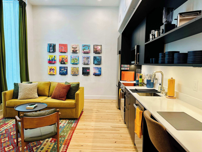 Room 5, Loft 307 The William Vinyl Downtown Vibes, Jefferson