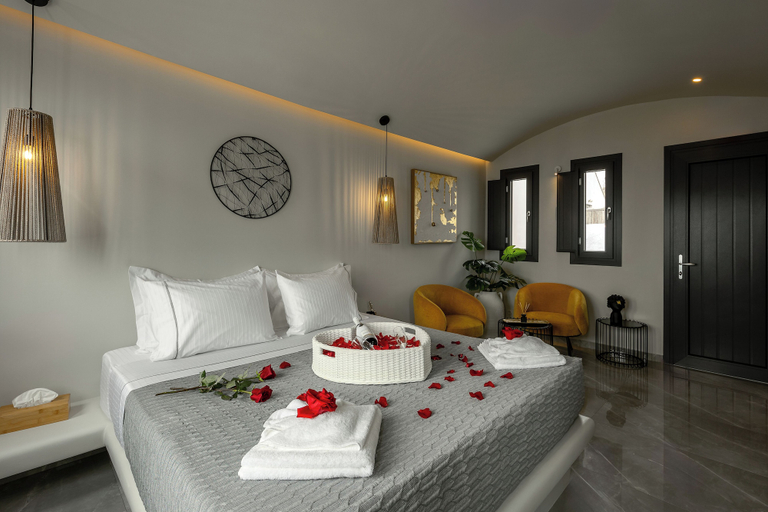 Bedroom 4, Kudos Suites Firostefani, South Aegean