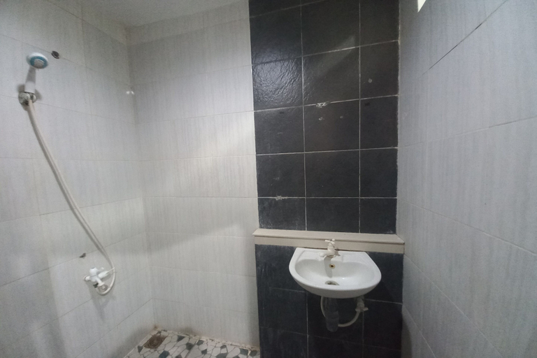 Bathroom 5, Hotel O S_qyu Stay, Semarang
