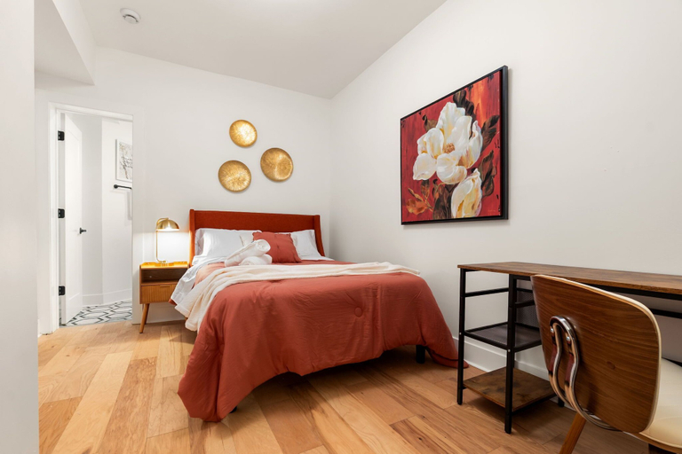 Room 5, Lakeview 6bed 4bath by Wrigley Field, Cook