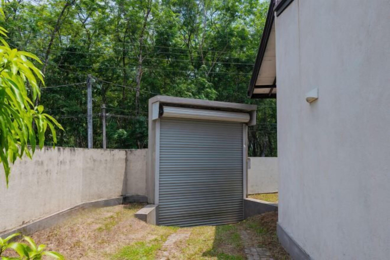 Parking, The Hideout - 2Br Villa Near Kahathuduwa Interchange, Homagama