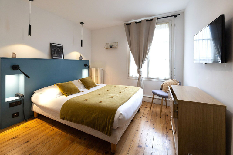 Bedroom 4, hotel de la Paix, Charente-Maritime