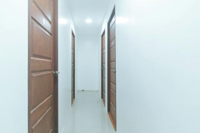 Interior 5, Skybox Pension House by RedDoorz, Iloilo City