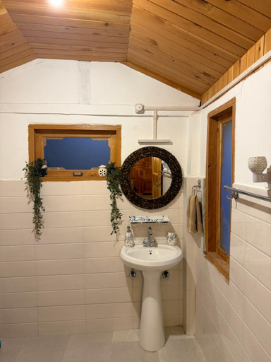 Bathroom 3, Avasaa Cafe and Stay, Kullu