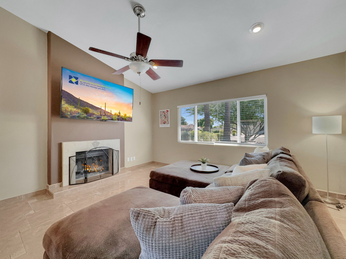 Living area 2, Yorkshire Glendale, Maricopa
