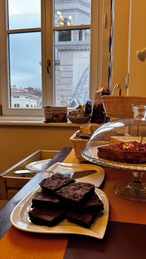 Food & Drinks 4, Bed & Chic art rooms, Trieste