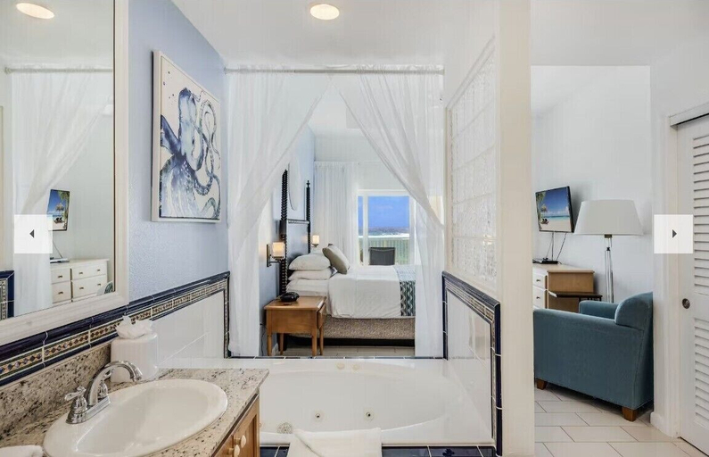 Bathroom 4, The Reef Beach Resort, East End, Grand Cayman