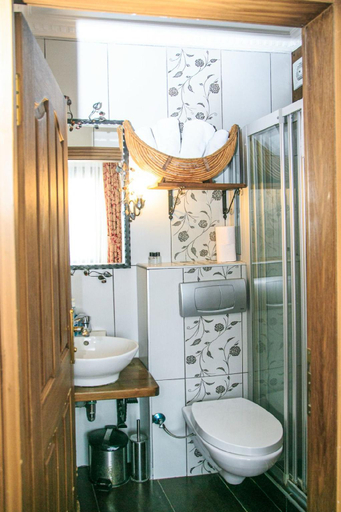 Bathroom 4, Hotel Sphendon, Fatih