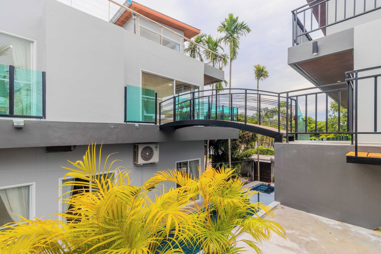 Balcony 2, Modern 10BR ZipLine 3 Pools V256, Pulau Phuket