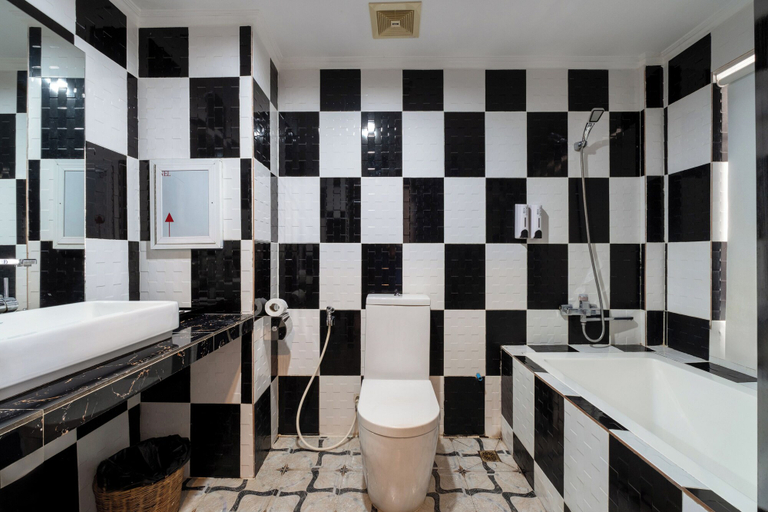 Bathroom 3, Khmer Angkor Residence, Siem Reap