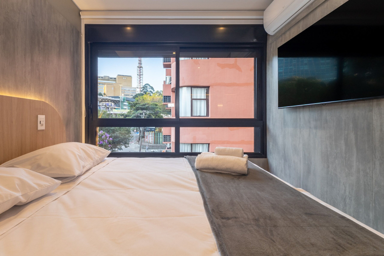 Room 5, Melo Alves 35 2p 1q, São Paulo