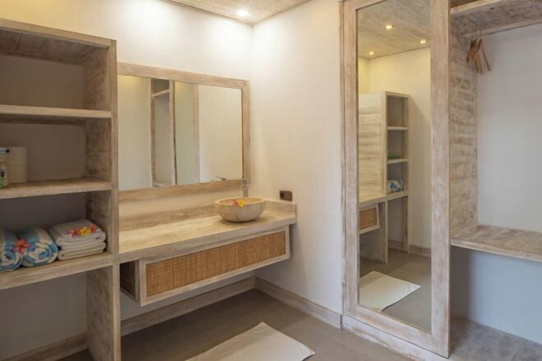 Bathroom 4, Ruby Romance Oceanside Villa, Buleleng