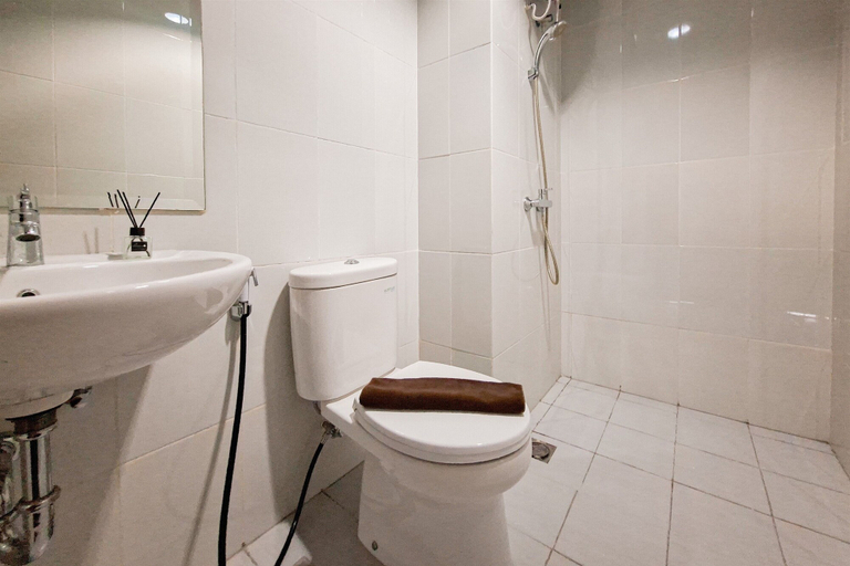 Bathroom 3, Fully Furnished 2Br Apartment At Casa De Parco, Tangerang