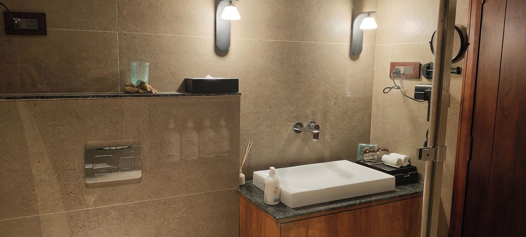 Bathroom 3, Maira Serai, Balaghat