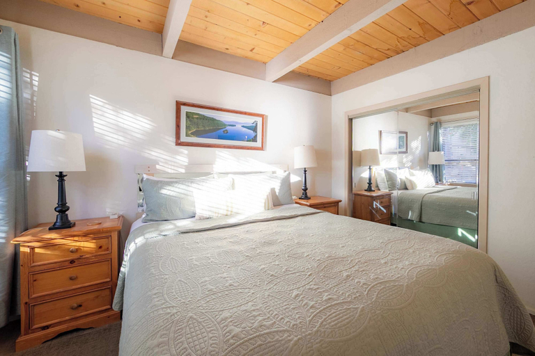 Room 4, Creekside Chalet, Stay for 6, Placer