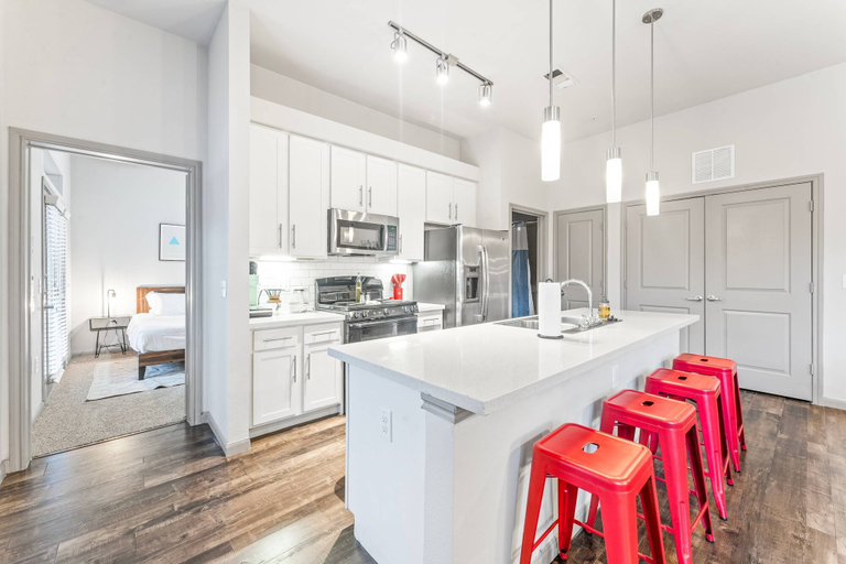 Room 4, Cozy 2BR Suite Close to Downtown w Fast Wifi, Travis