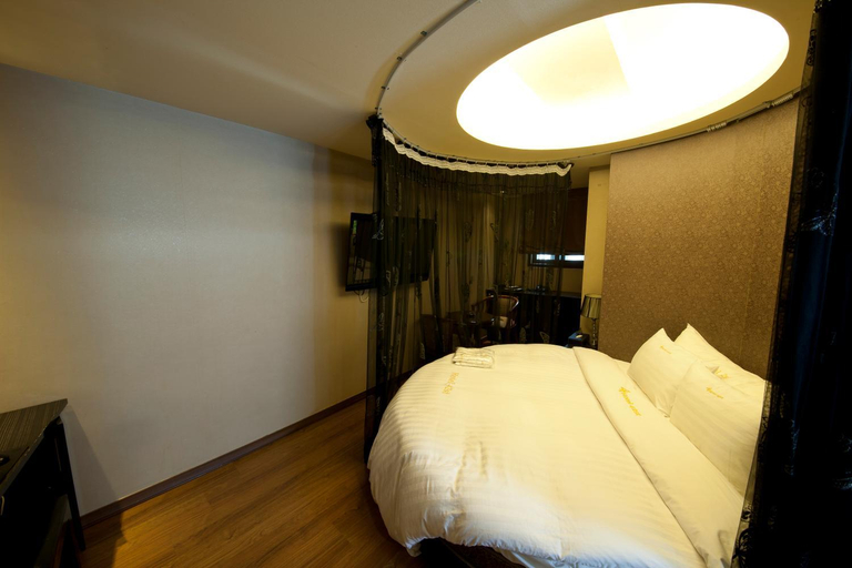 Bedroom 3, Busan Seomyeon Chowon Hotel, Busanjin