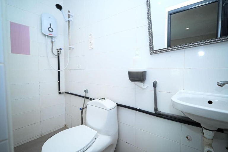 Bathroom 3, Swing & Pillows @ Penang Road, Georgetown Penang, Penang Island