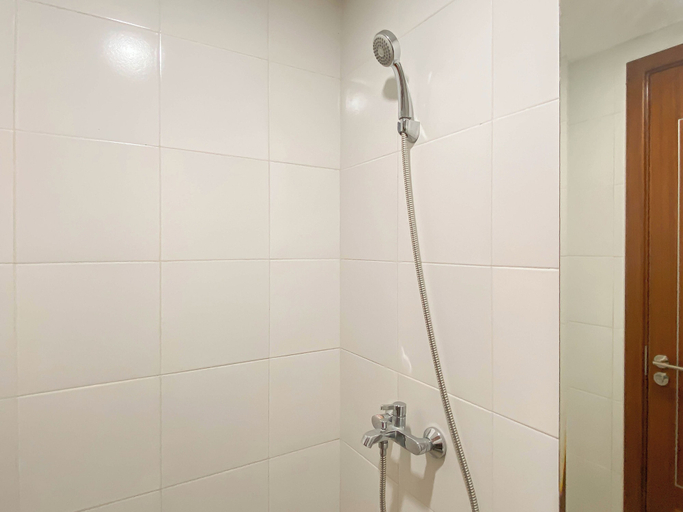 Bathroom 4, Convenient 1Br Apartment At Vittoria Residence, West Jakarta