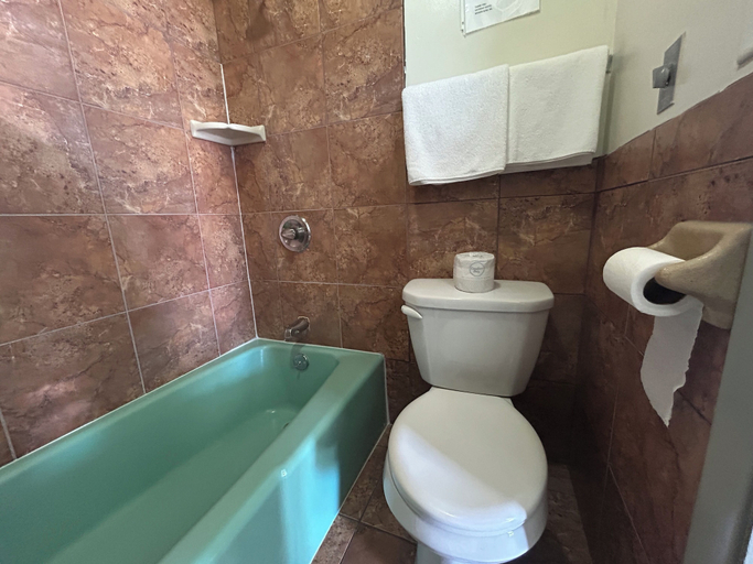 Bathroom 4, Gateaway Motel Broken Bow NE, Custer