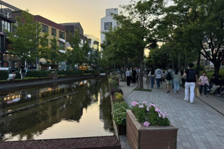 Miscellaneous 3, Hongik University Station 8min/Bedroom 3/Bed 4/Parking Available [Vanilla House], Mapo