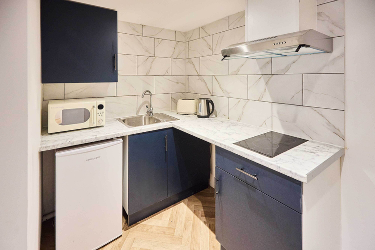 Room 2, Host Stay Emporium Basement Apartment, Nottingham