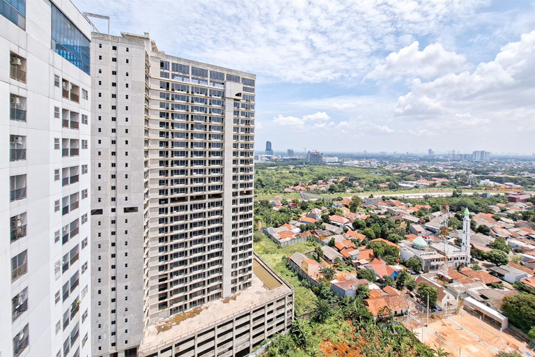 Exterior & Views 2, Nice Studio At Parkland Avenue Apartment, South Tangerang