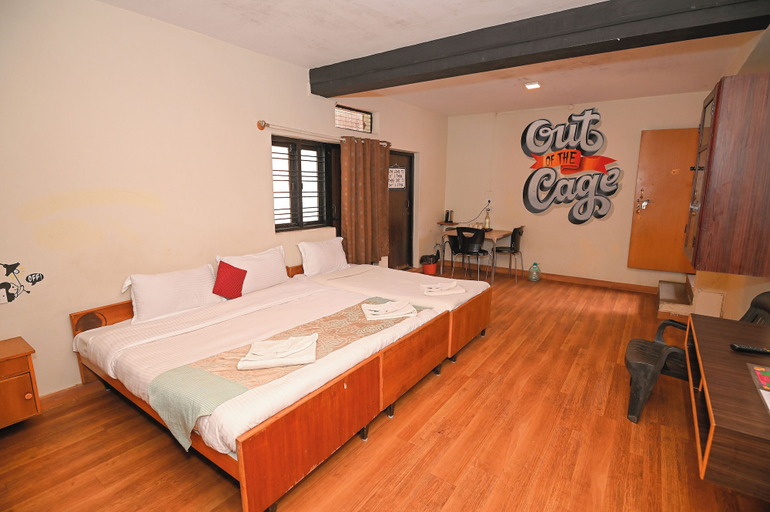 Bedroom 4, Hotel Vivek, The Nilgiris