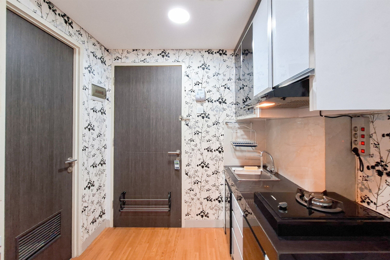 Private kitchen 5, 2Br Near Cisauk Station At Serpong Garden Apartment, Tangerang