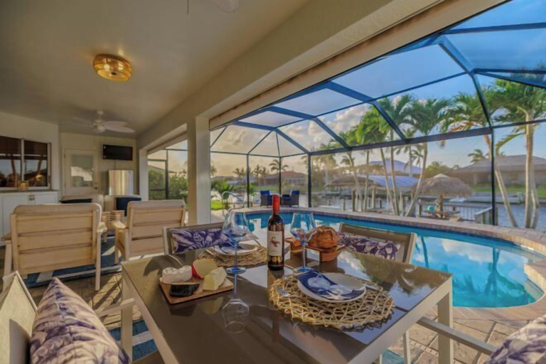 Indoor pool 2, Villa Barefoot Cove, Lee