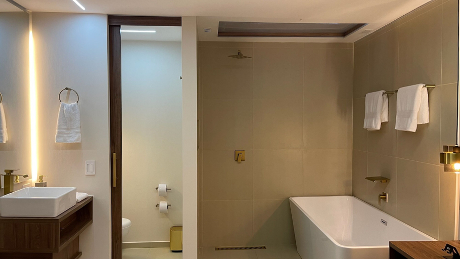 Bathroom 3, One Apartments Provenza, Medellín