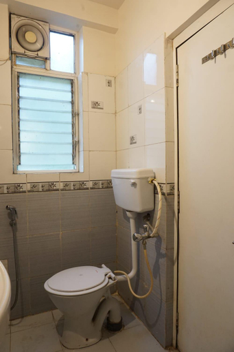 Bathroom 3, Hotel Iris, Pune