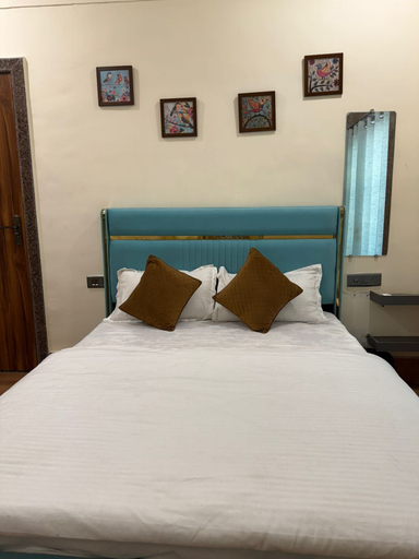 Room 5, Hotel Sacred Roots, Dehradun